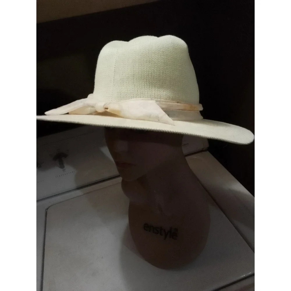 New With Tags Wyeth Corsica In Ivory Woman's Hat Size Is One Size